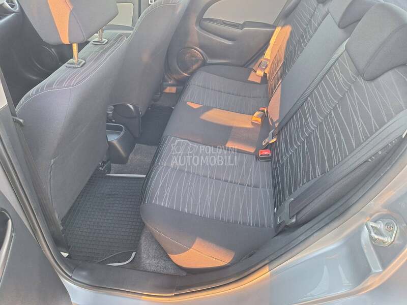 Mazda 2 N O V