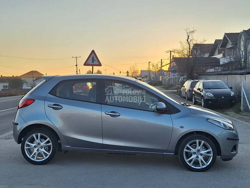 Mazda 2 N O V
