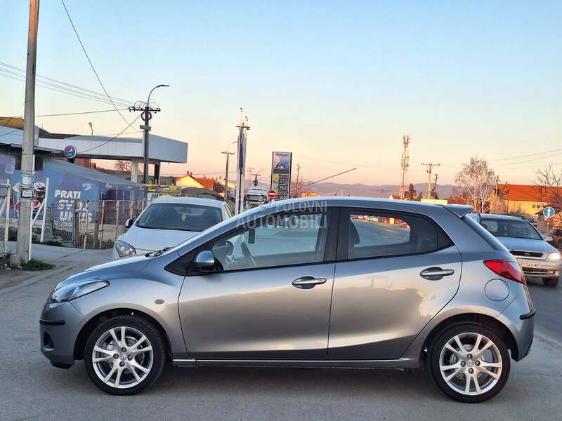 Mazda 2 N O V