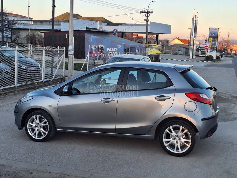 Mazda 2 N O V