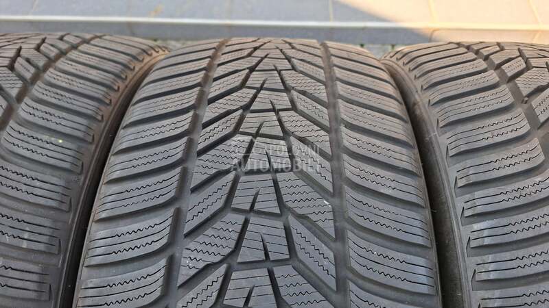 Hankook 255/35 R21 Zimska