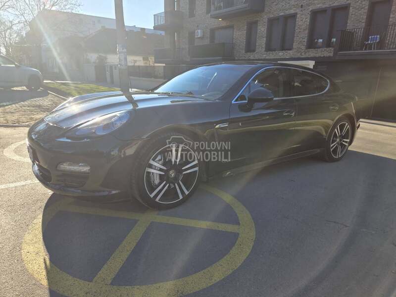 Porsche Panamera 