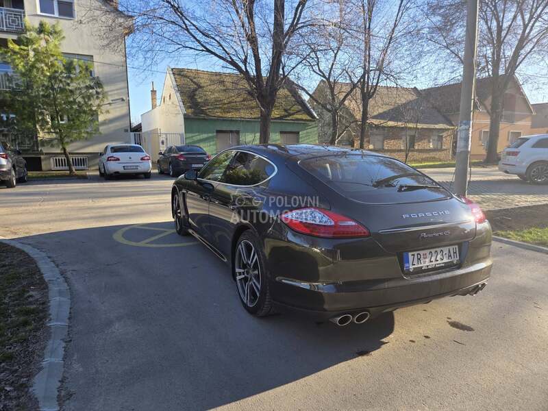 Porsche Panamera 