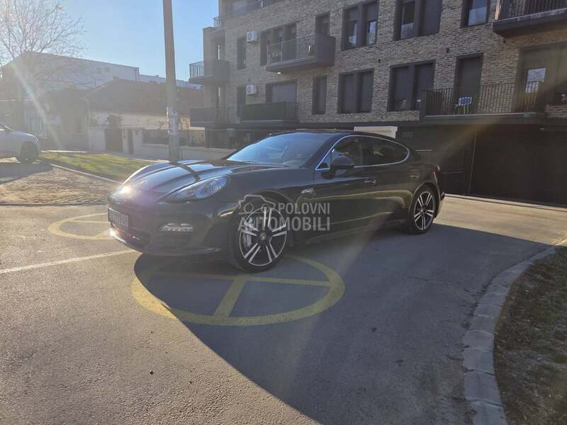 Porsche Panamera 
