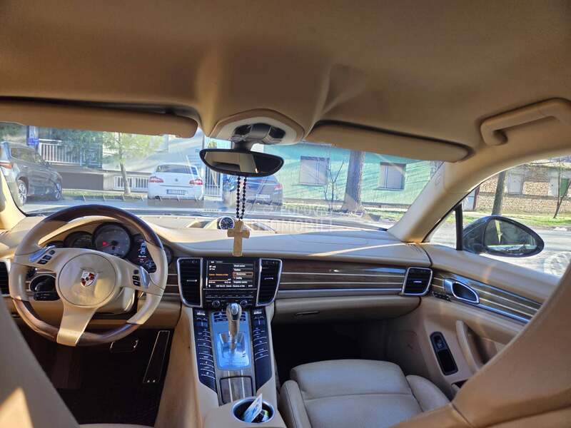 Porsche Panamera 