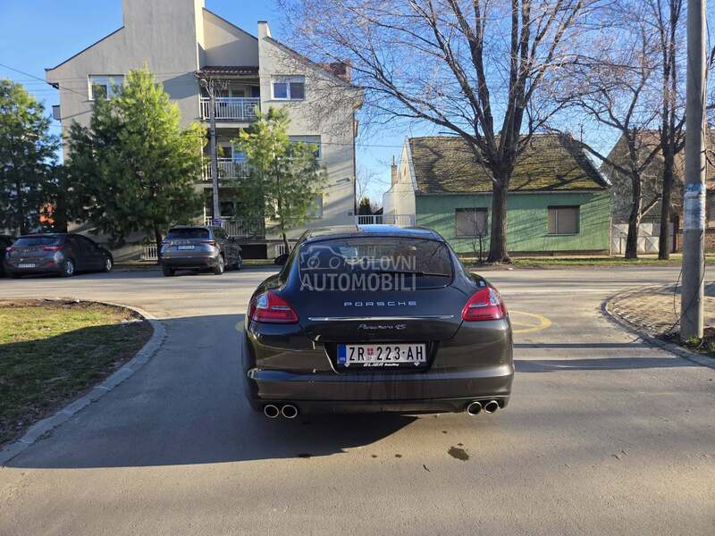 Porsche Panamera 