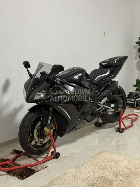Yamaha R1