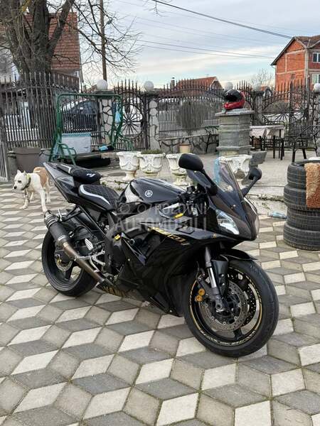 Yamaha R1