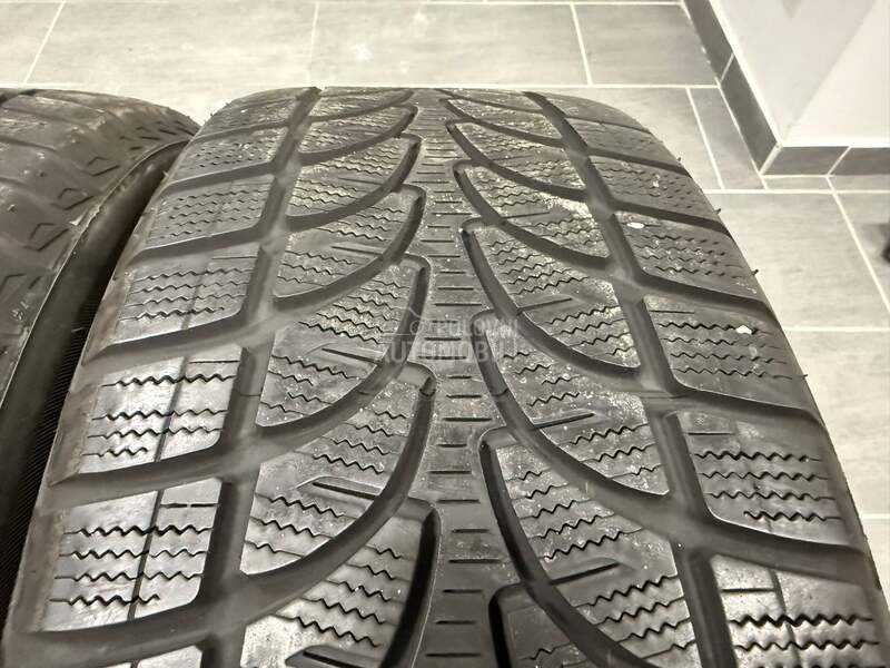 Bridgestone 235/60 R18 Zimska