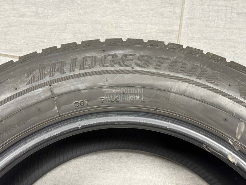 Bridgestone 235/60 R18 Zimska