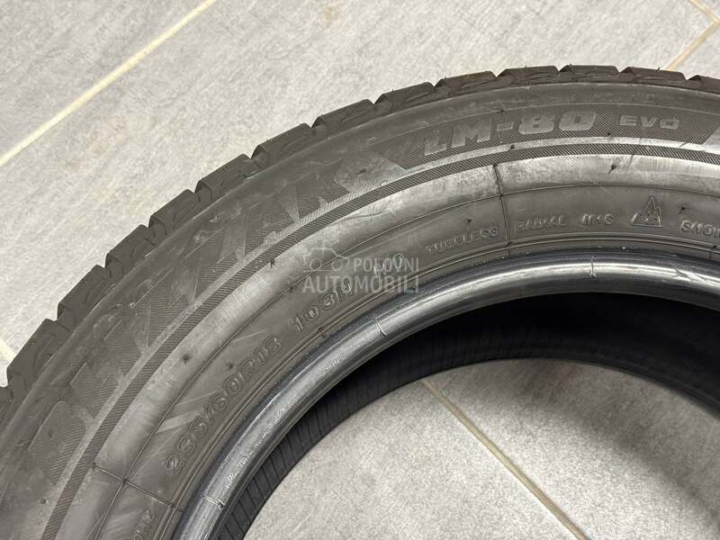 Bridgestone 235/60 R18 Zimska