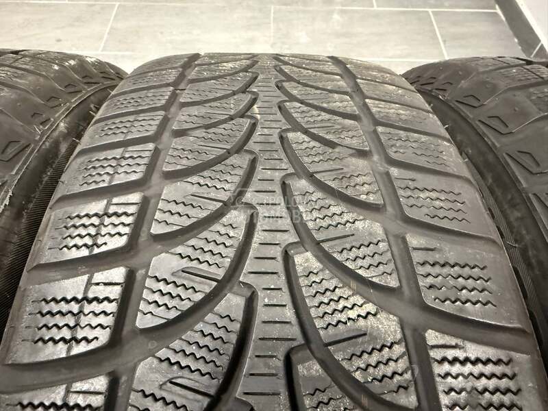 Bridgestone 235/60 R18 Zimska