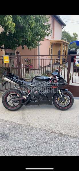 Yamaha R1