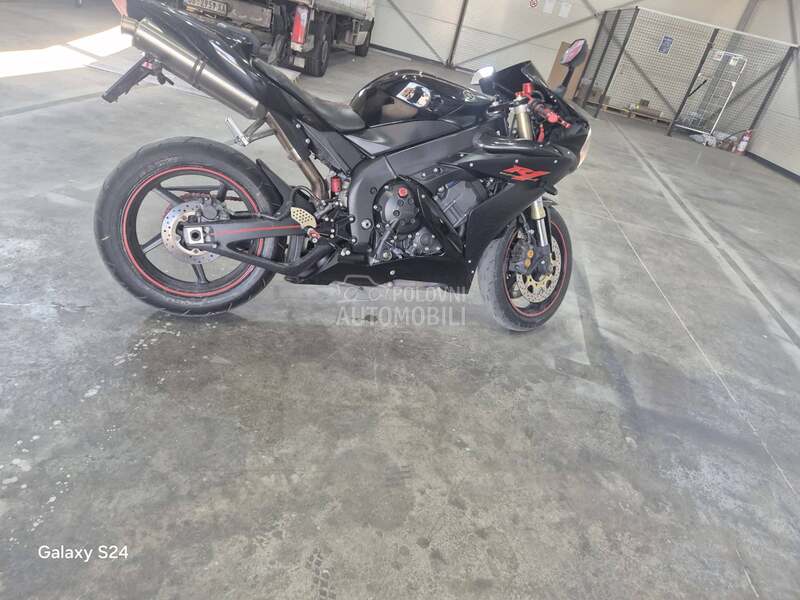 Yamaha R1