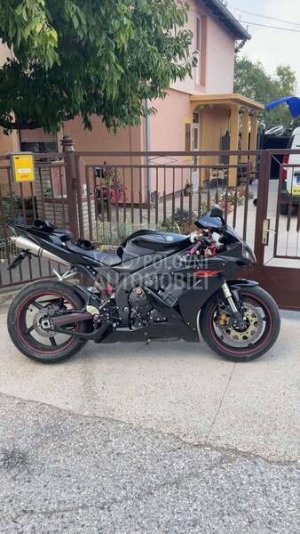 Yamaha R1