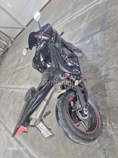 Yamaha R1