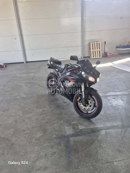 Yamaha R1