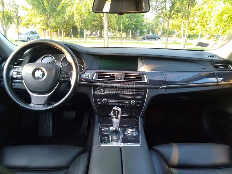 BMW 750 X-DRIVE