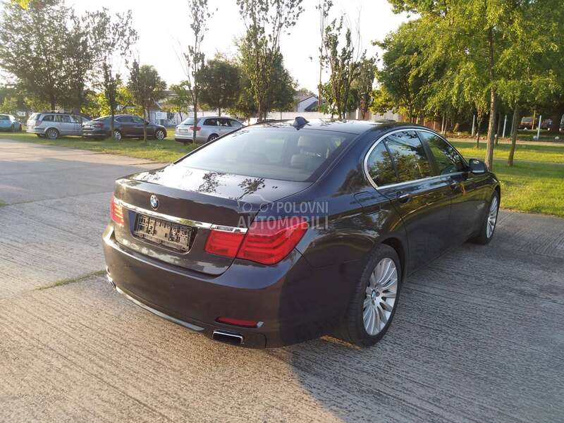 BMW 750 X-DRIVE