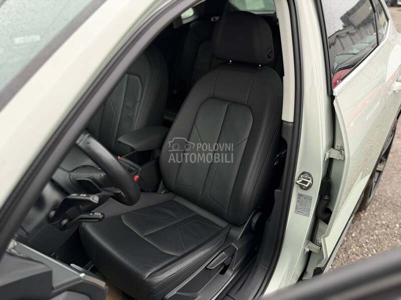 Audi Q3 2.0D/S-LINE/MATRIX