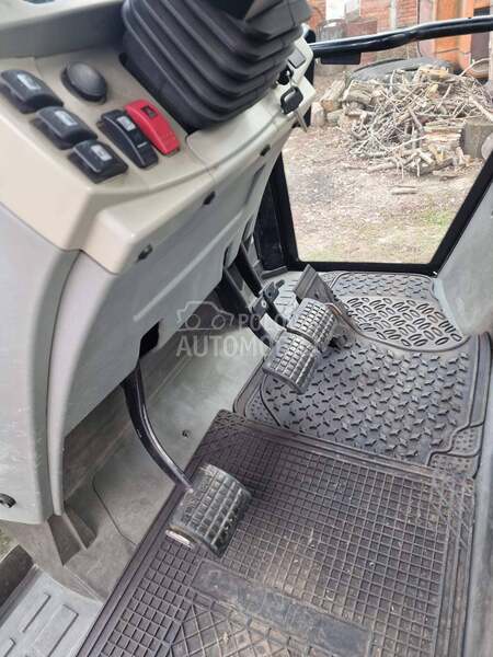 Massey Ferguson 5465 Dyna 4