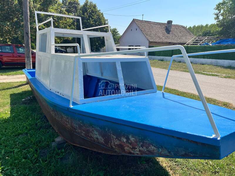 Čamac sa kabinom