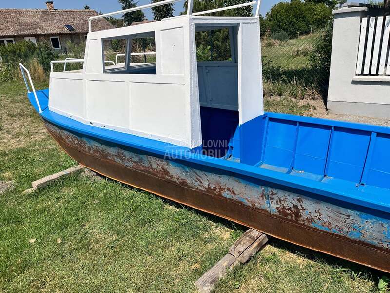 Čamac sa kabinom