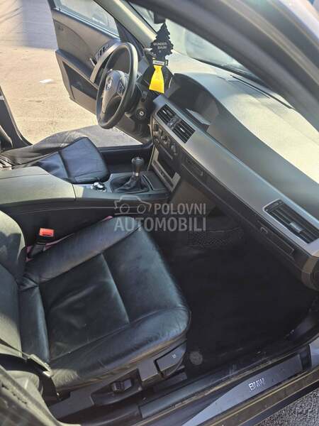 BMW 525 sa tablama