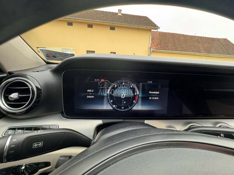 Mercedes Benz E 220 cdi