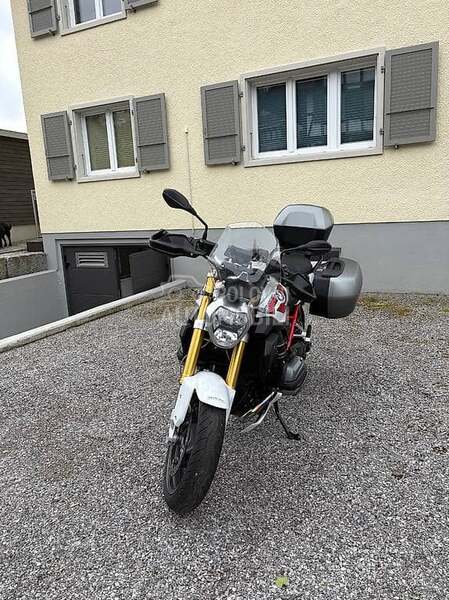 BMW R 1200 R iz Swiss