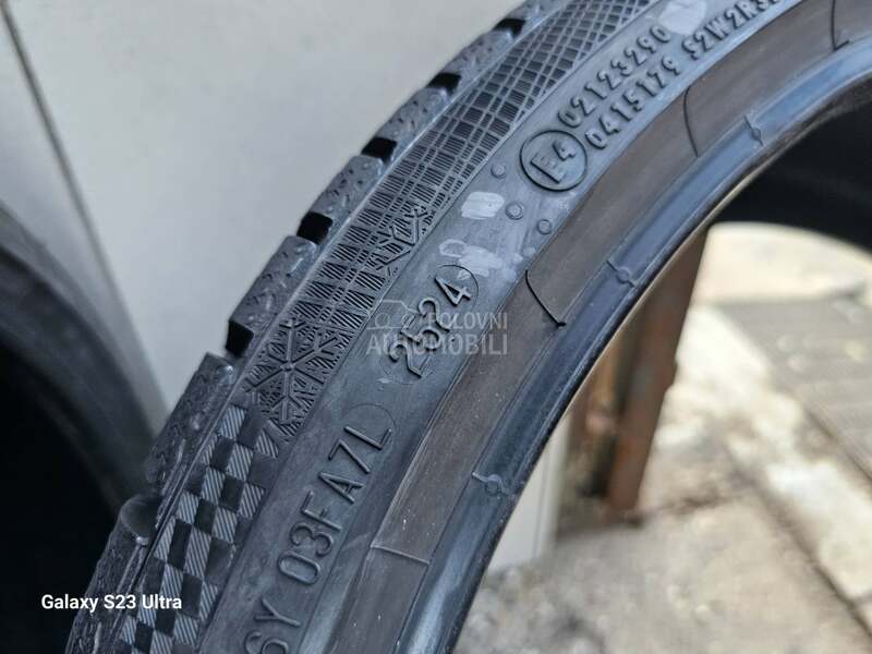 Continental 225/35 R20 Zimska