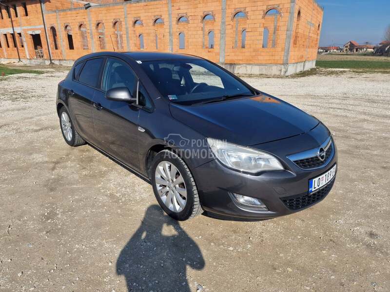 Opel Astra J 