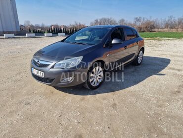 Opel Astra J 
