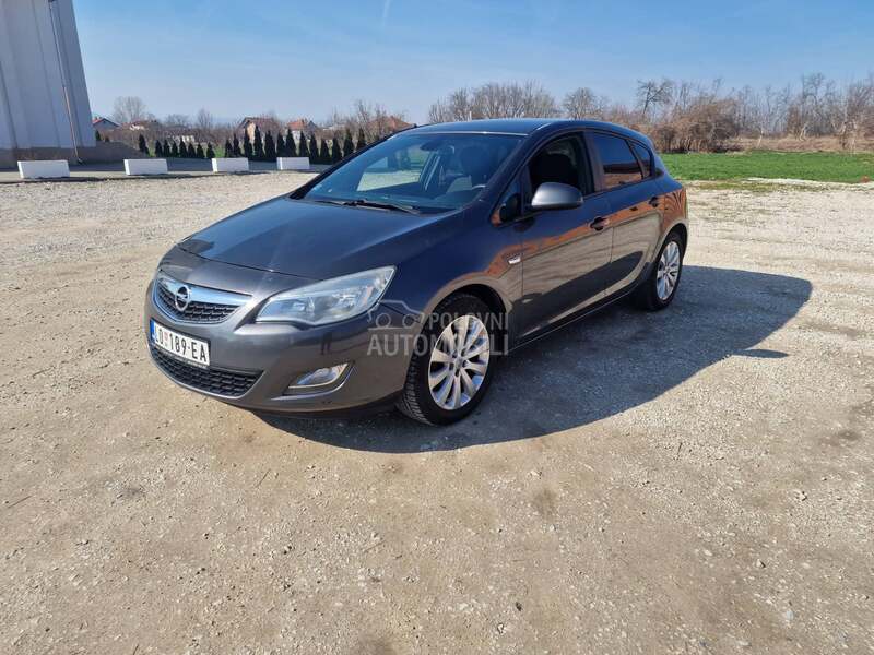 Opel Astra J 