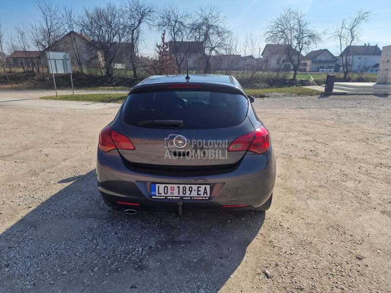 Opel Astra J 