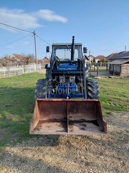 Ford 6610 sa utovarnom granom