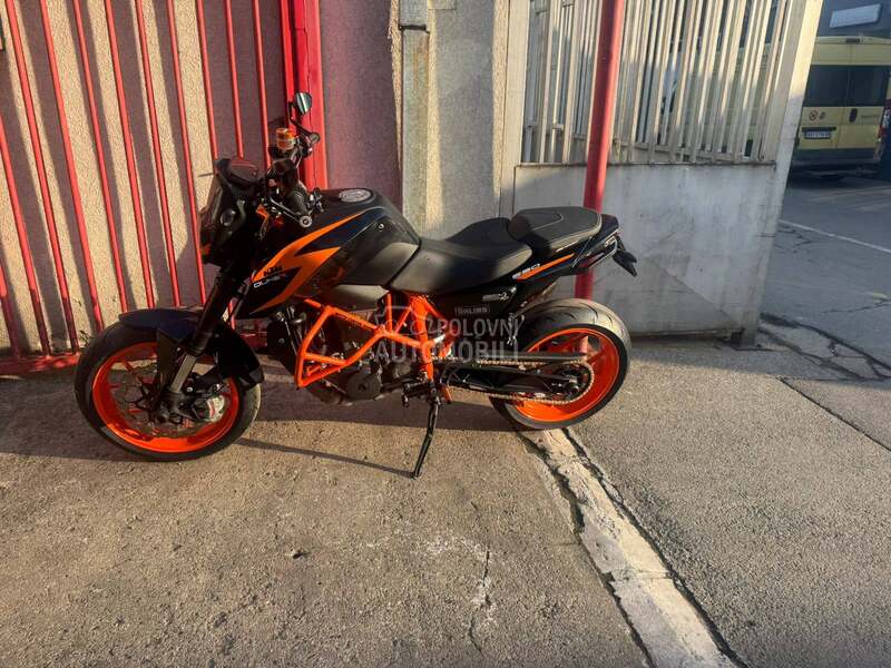 KTM 690 Super Duke R Hitno