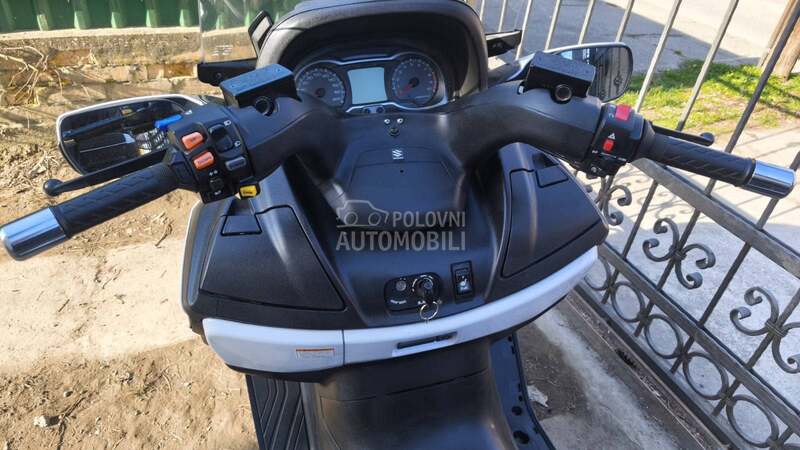 Suzuki Burgman executive 650