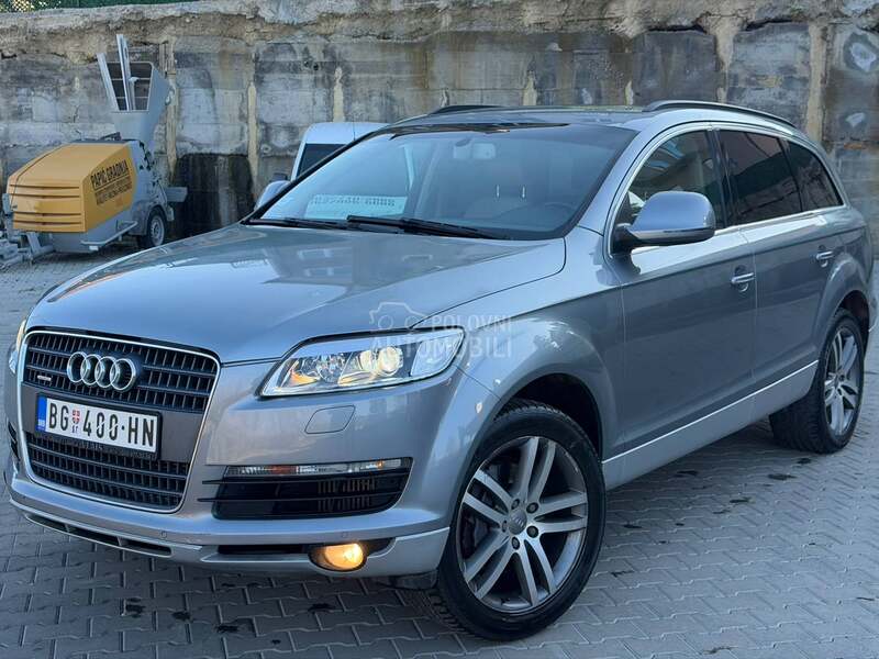 Audi Q7 