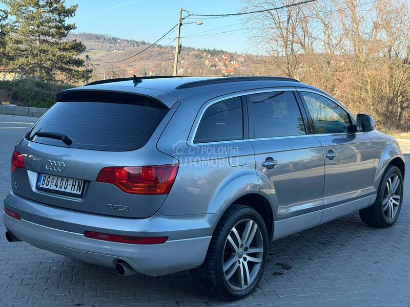 Audi Q7 