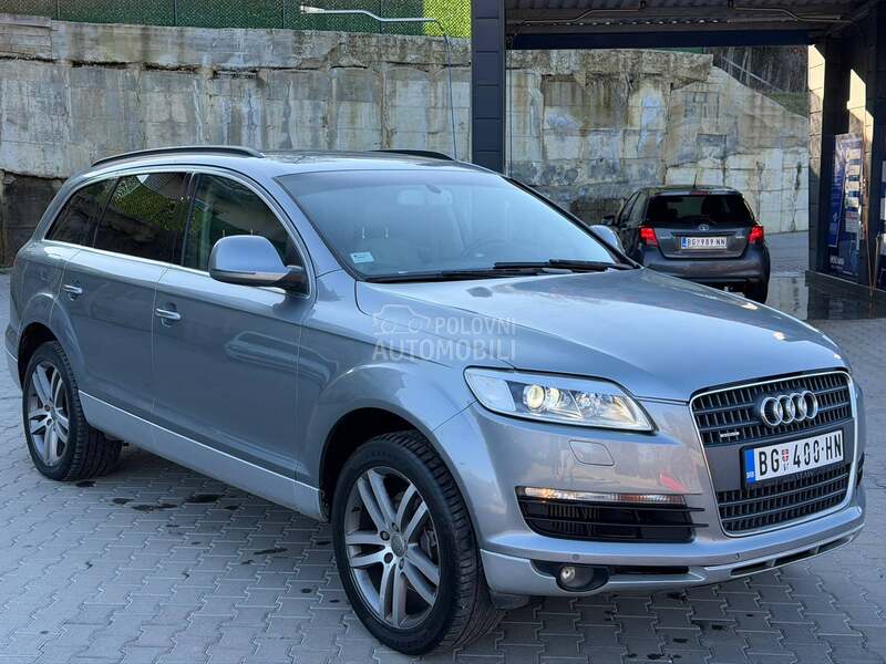 Audi Q7 