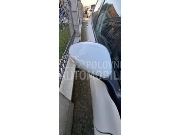 Retrovizor desni za Peugeot 208 od 2013. do 2020. god.
