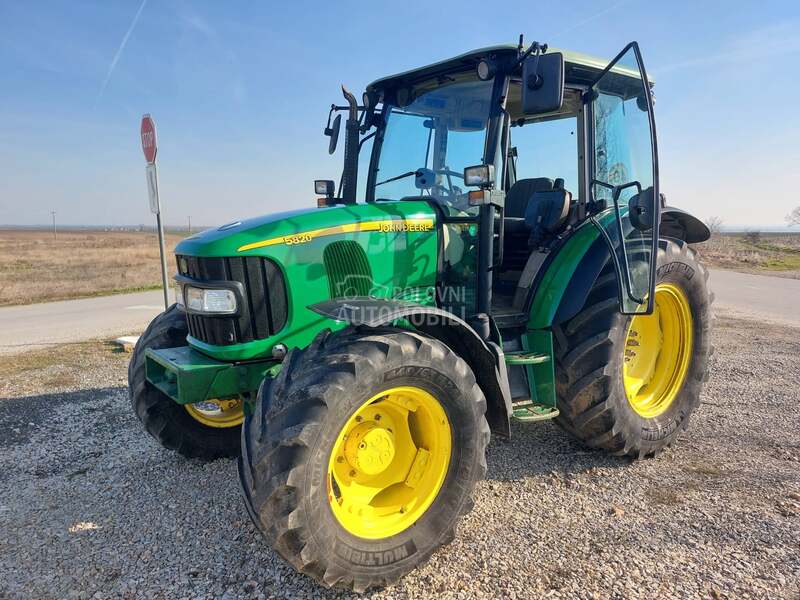 John Deere 5820