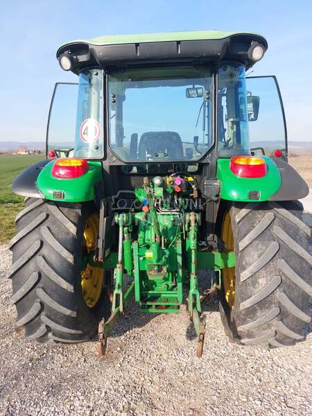 John Deere 5820