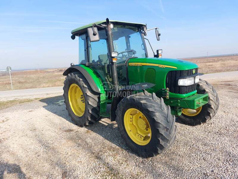 John Deere 5820