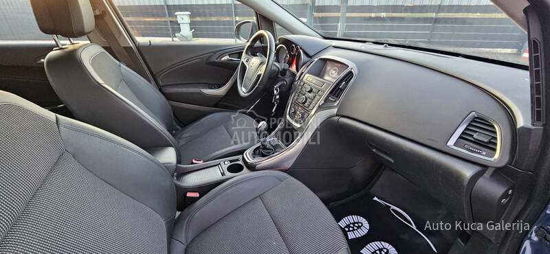 Opel Astra J 1.6 cosmo