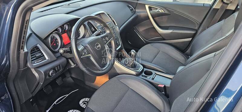 Opel Astra J 1.6 cosmo