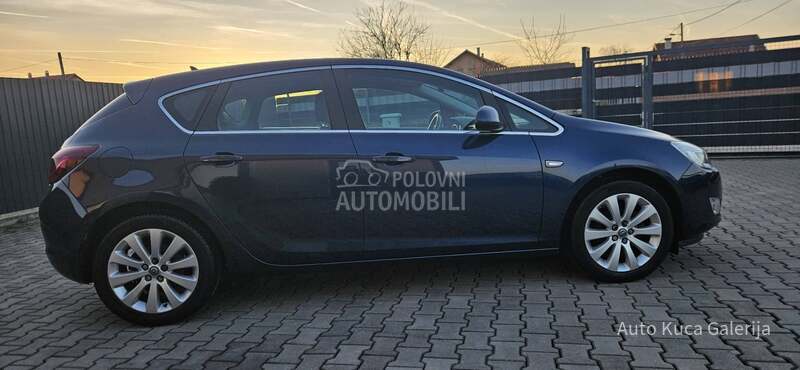 Opel Astra J 1.6 cosmo