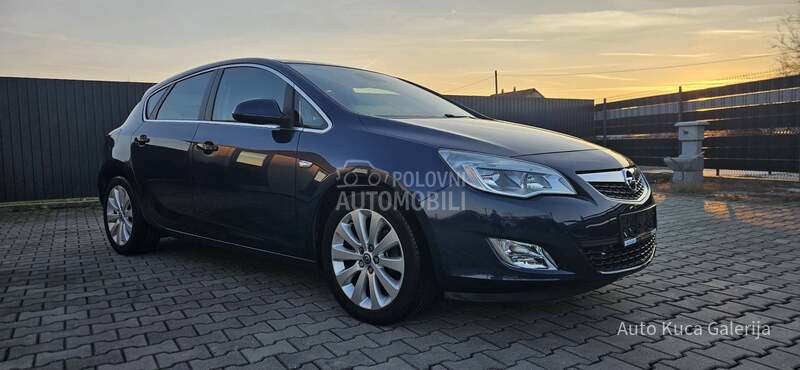 Opel Astra J 1.6 cosmo
