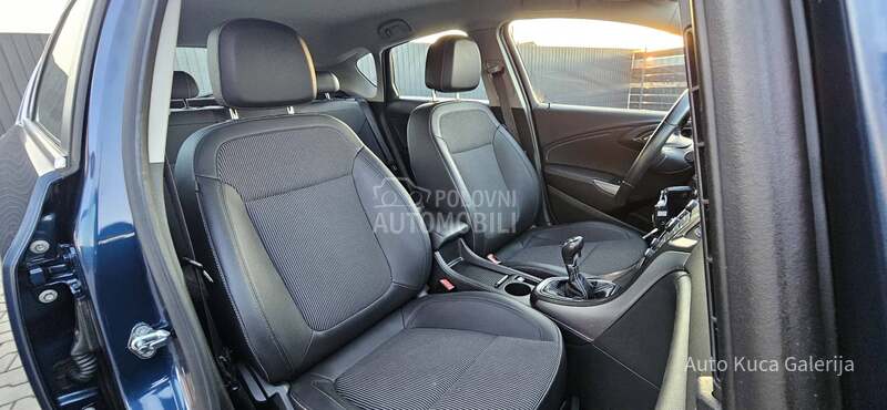 Opel Astra J 1.6 cosmo